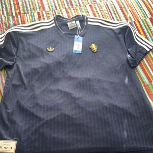 adidas Juventus Navy Short-Sleeve Athletic Jersey with White Stripes xL nwt